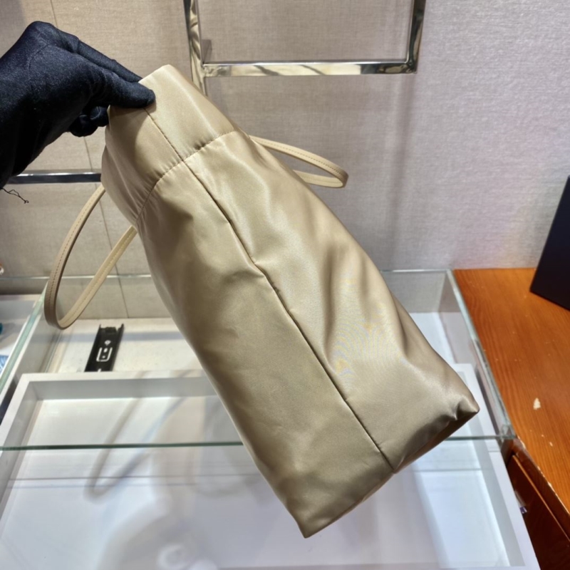 Pra*a tote bags